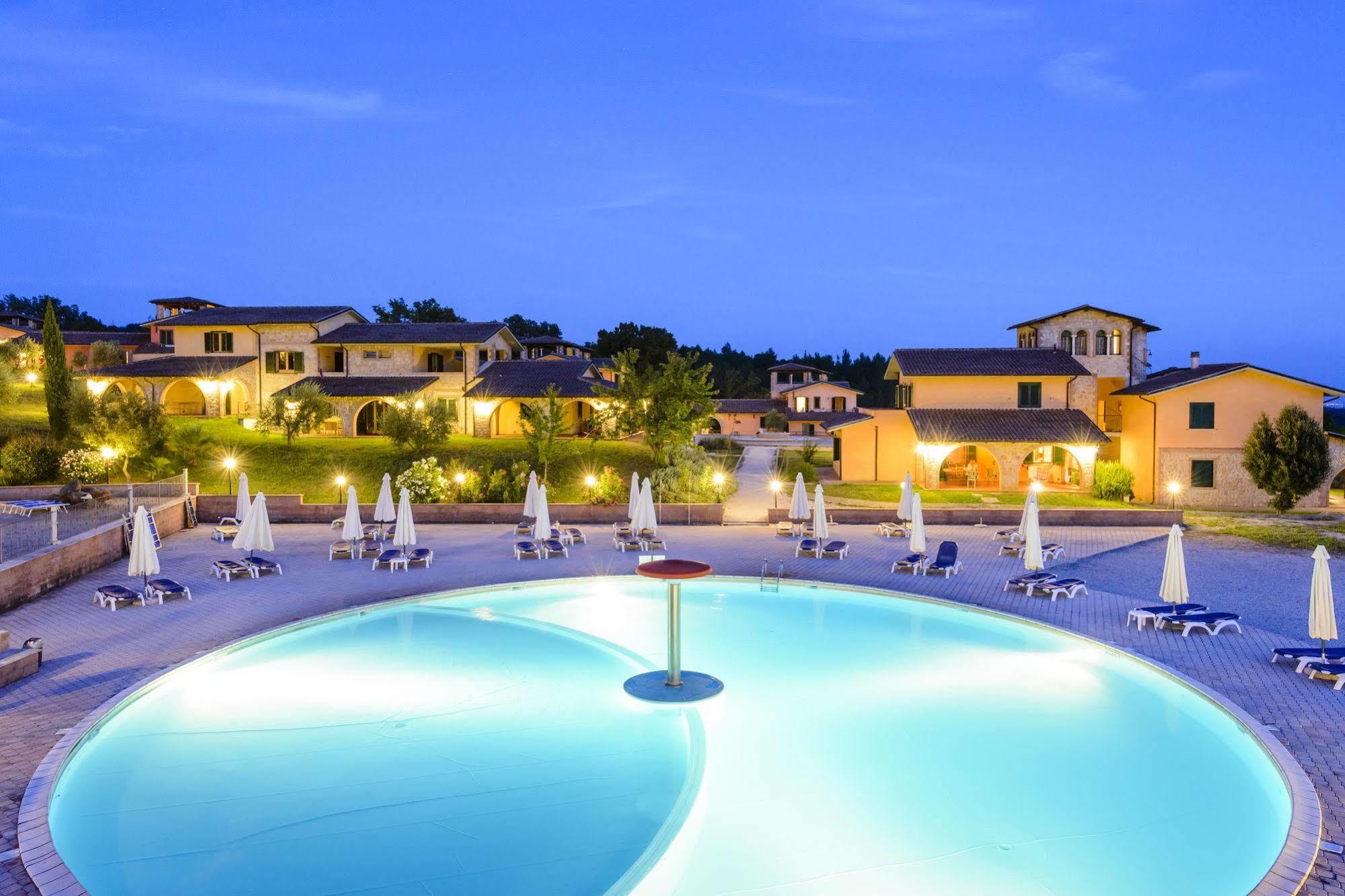 Pian Dei Mucini Resort Il Borgo Масса-Мариттима Экстерьер фото