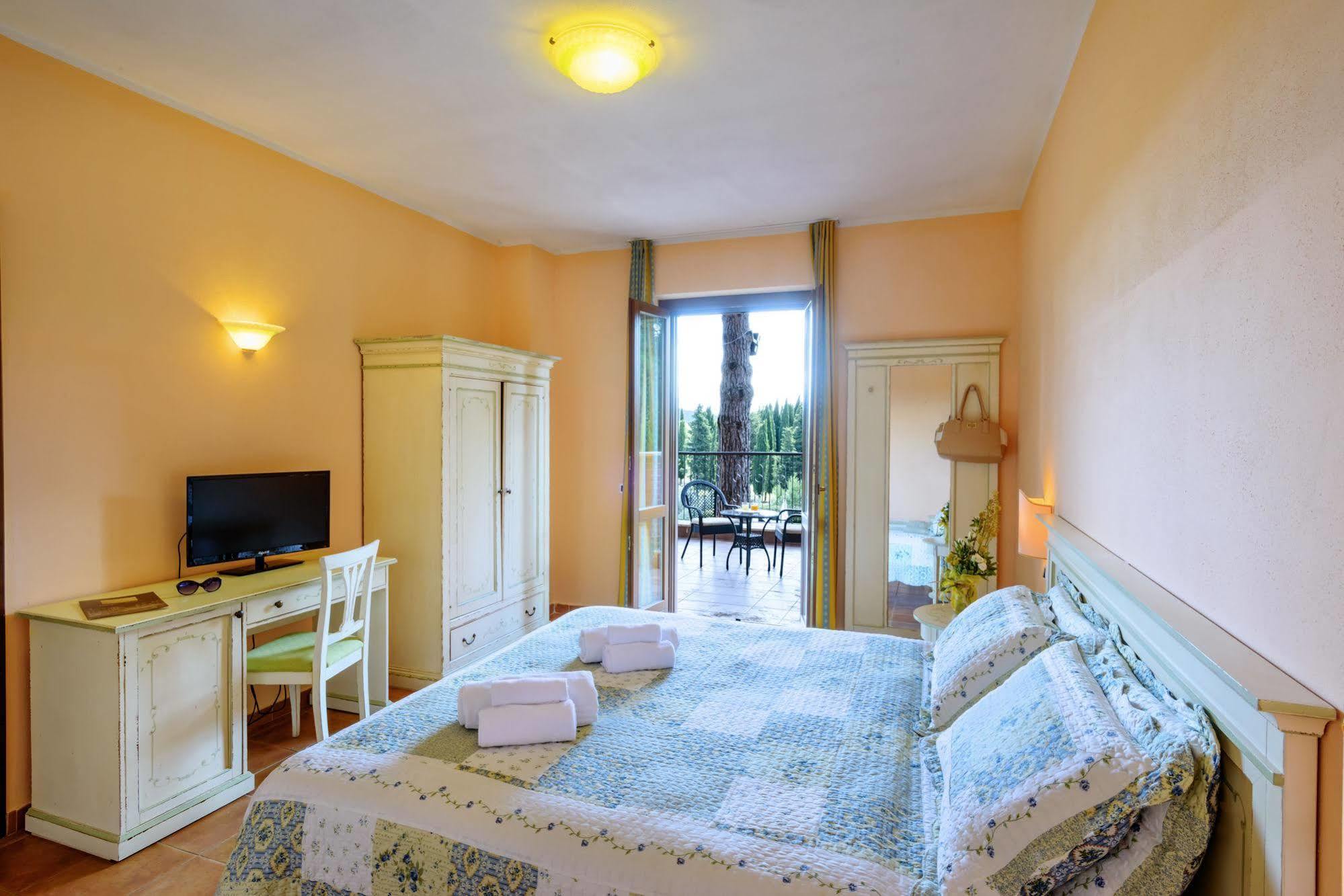 Pian Dei Mucini Resort Il Borgo Масса-Мариттима Экстерьер фото