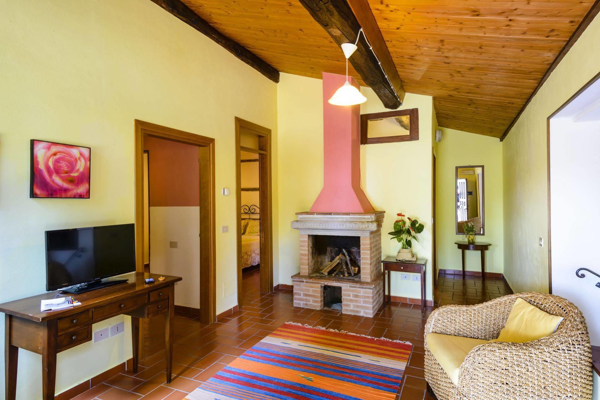 Pian Dei Mucini Resort Il Borgo Масса-Мариттима Экстерьер фото